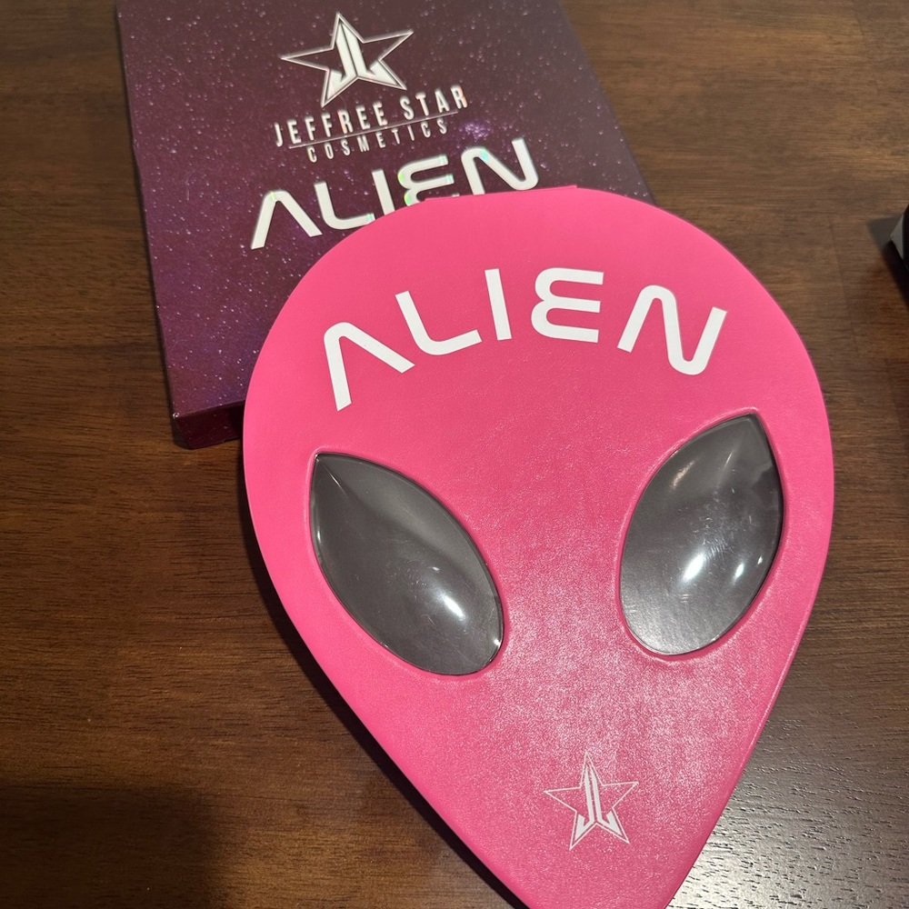 Jeffree Star Alien Eyeshadow Palette - Pink and Black